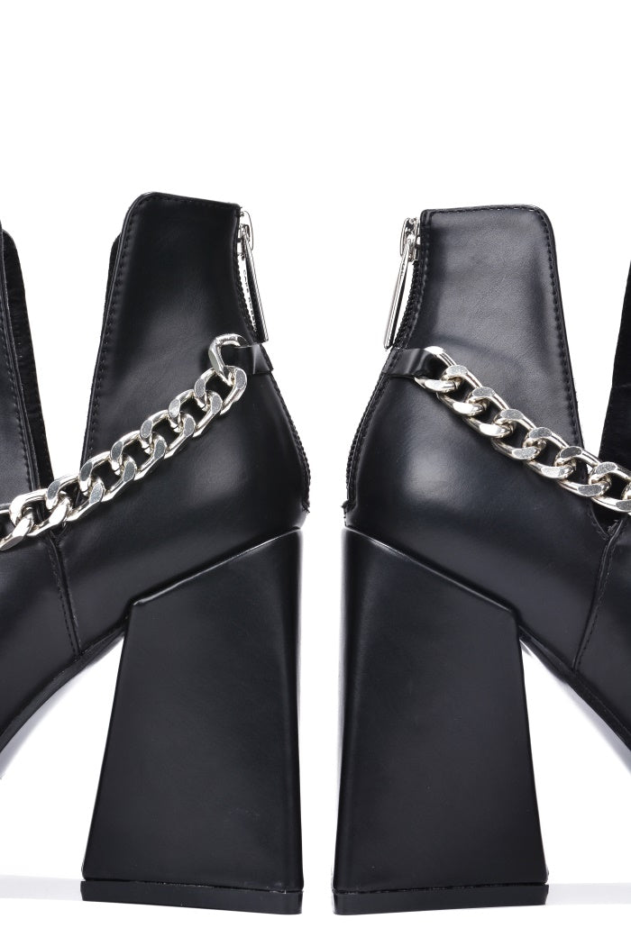 Iva Pointed Toe Ankle Boots