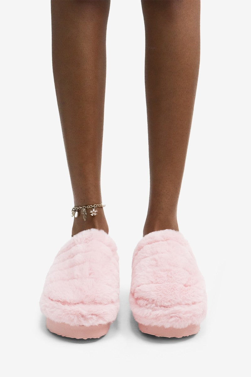 Vickie Chic Round Toe Plush Cozy Slippers