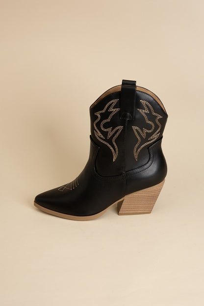 Blazing Heat Embroidery Decor Western Cowboy Boots